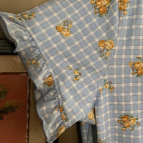 Nwt gorgeous crisscross front soft floral dress - Picture 3 of 8